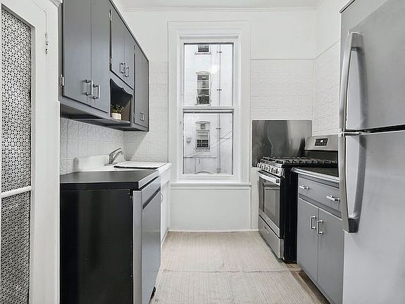 3rd image of 570 44th St APT 4