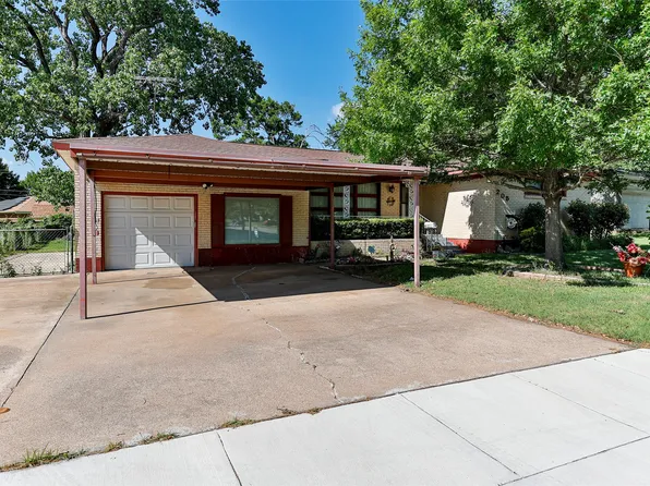 205 Bedford Ct E, Bedford, TX 76022