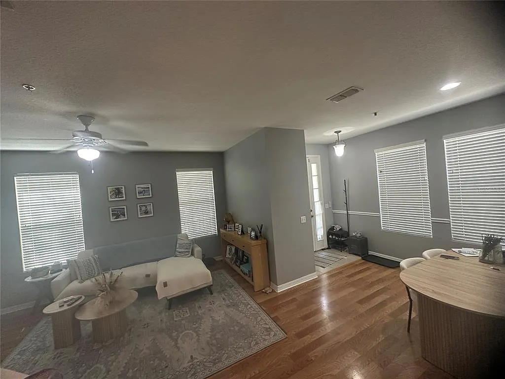 3 bed, 2.5 bath, 1614 sqft, $2,295 — Photo 4