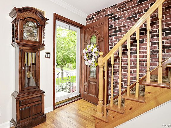 5th image of 126 E Lewis Avenue