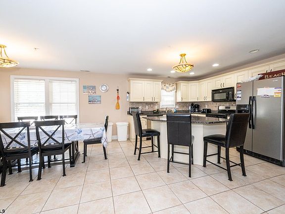 4th image of 916 Ocean Ave #1