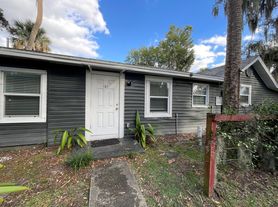 901 Lake Emerald Dr, Orlando, FL