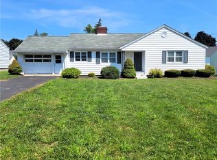 9 Melrose Pkwy, Auburn, NY 13021