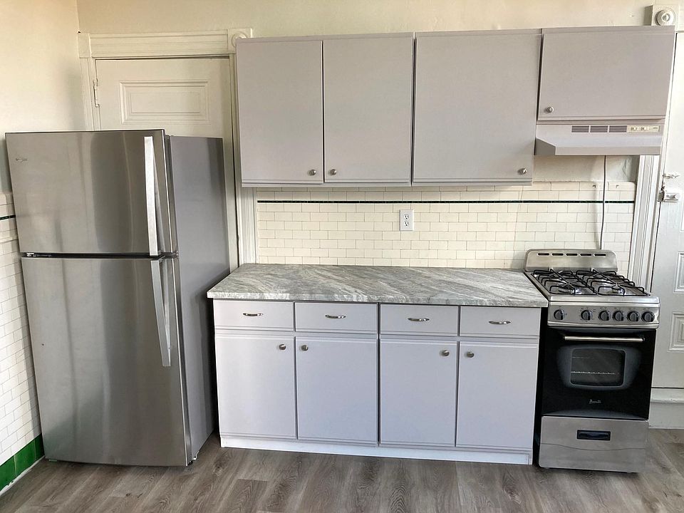 2nd image of 332 N Craig St APT 1A