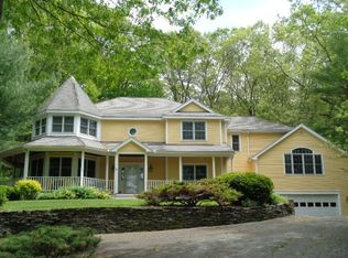 41 Greenleaf Dr, Northampton, MA 01062