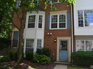 235 Larch Ln #235, Mahwah, NJ 07430