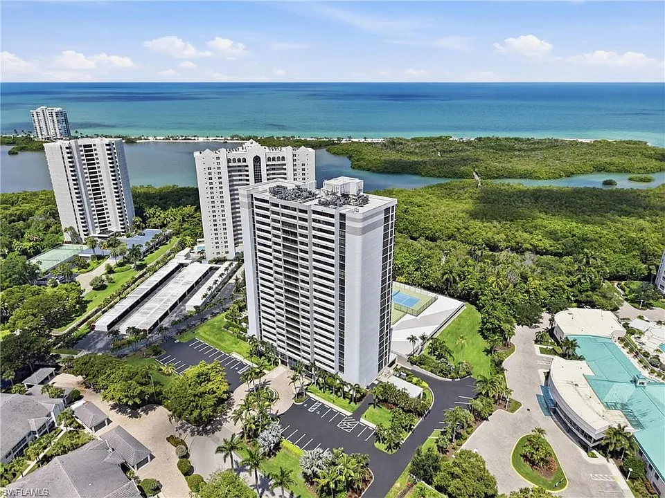 5601 Turtle Bay Dr #302