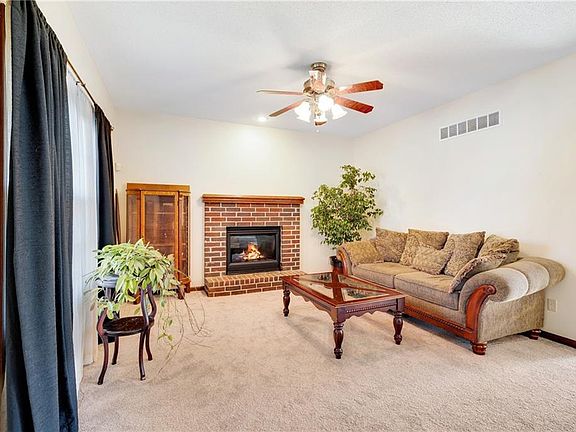 4th image of 5213 NE Holiday Dr