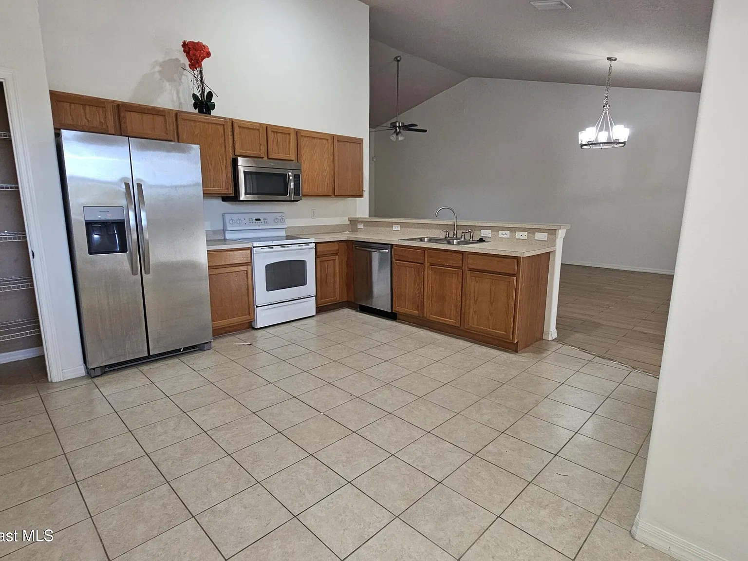 3 bed, 2.0 bath, 1781 sqft, $1,850 — Photo 3