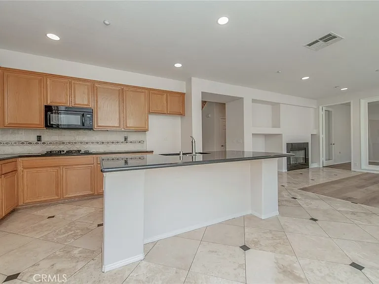 16432 Landmark Dr — Photo 13