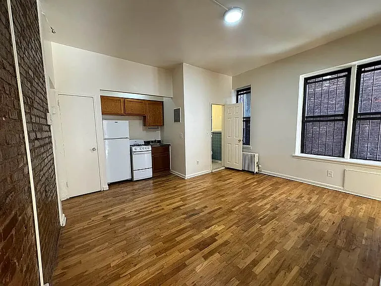 226 E 29th St #1E — Photo 2