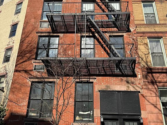 5th image of 117 Charles St APT 2A