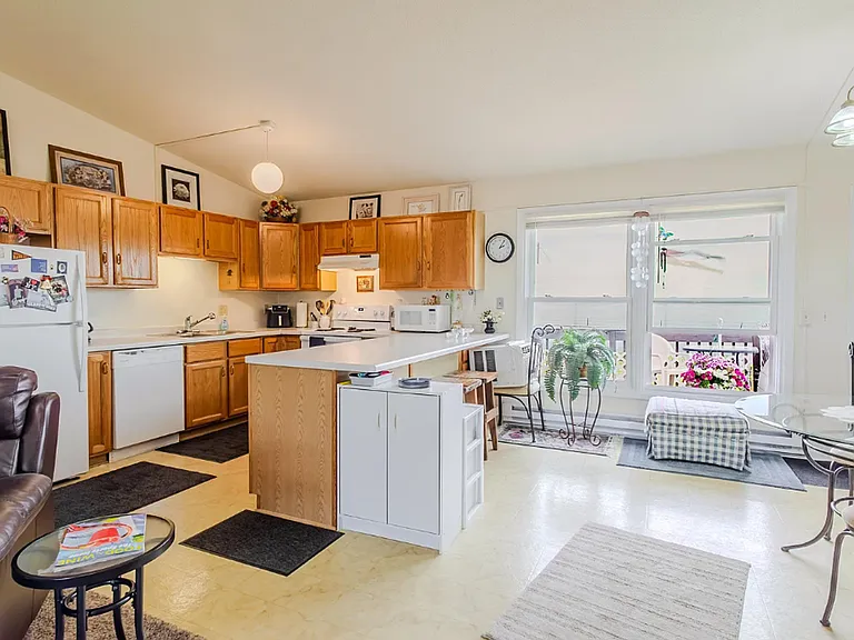 2406 Hill Ave #3 — Photo 3