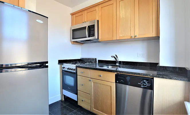 Rented by Manhattan Realty Group | media 12