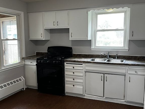 2nd image of 1077 Reaney Ave E #1