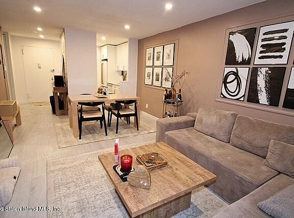 4th image of 1000 Clove Rd APT 2P