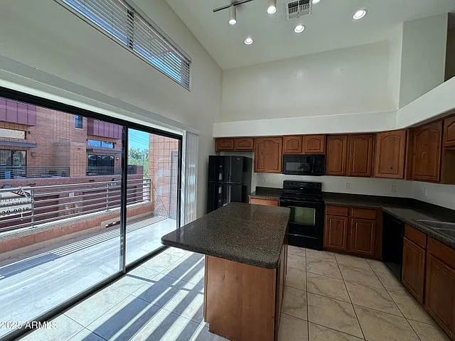 305 S Wilson St #111 — Photo 2