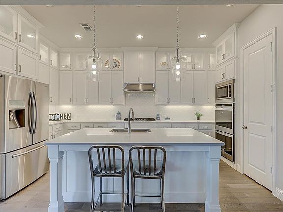 3rd image of 1610 Star Creek Dr