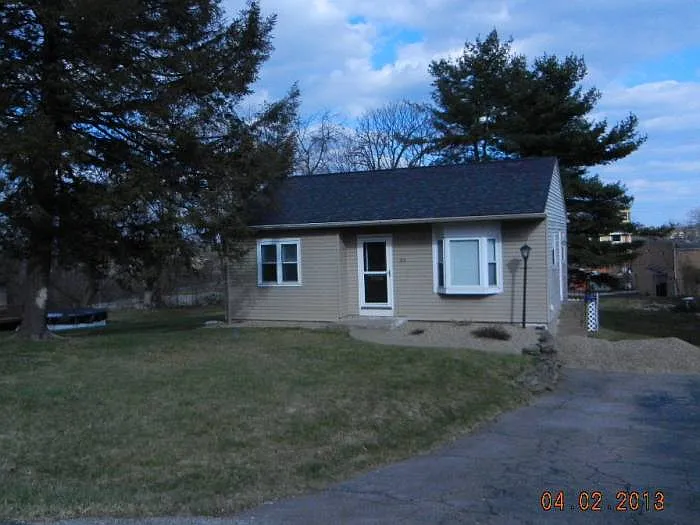 214 Monroe St photo 1