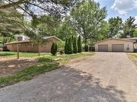 3rd image of 2148 Bonnie Ln