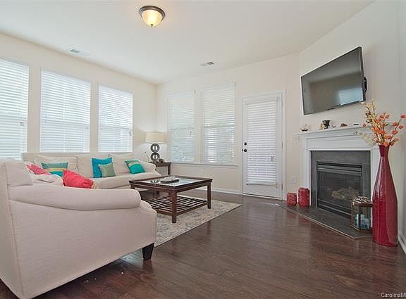 3rd image of 4631 Blackmuir Wood Cir