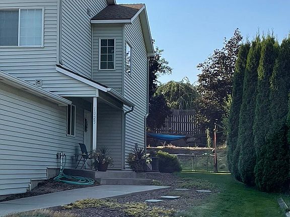 View of sideyard into the backyard