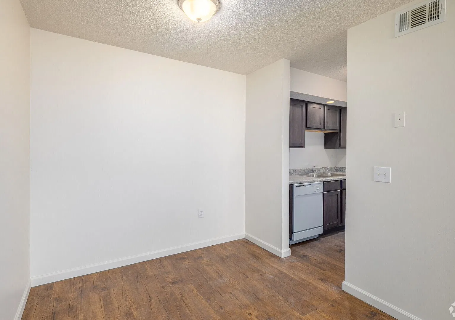 Whispering Woods Apartment Homes Our Peaceful Hidden Gem — Photo 4