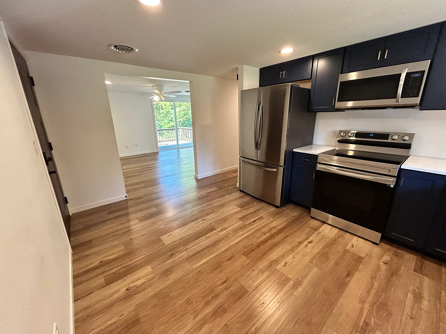 3 bed, 1100 sqft, $1,450 — Photo 1