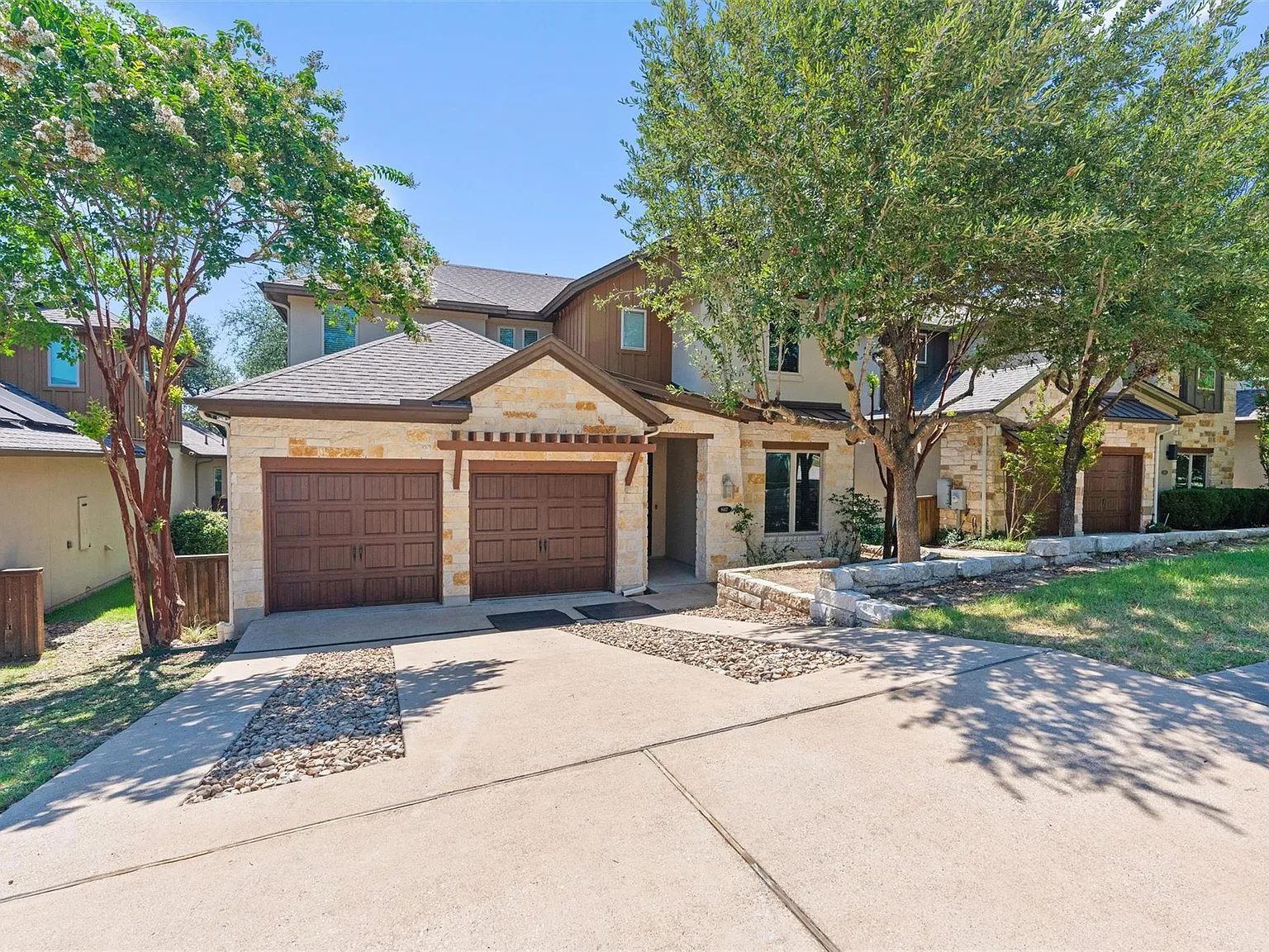 3 bed, 3.0 bath, 2515 sqft, $5,500 — Photo 2