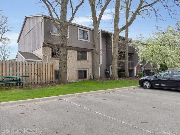 29860 W Twelve Mile Rd APT 608, Farmington, MI 48334