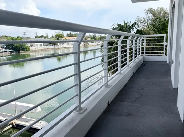 7700 Tatum Waterway Dr #203, Miami Beach, FL 33141