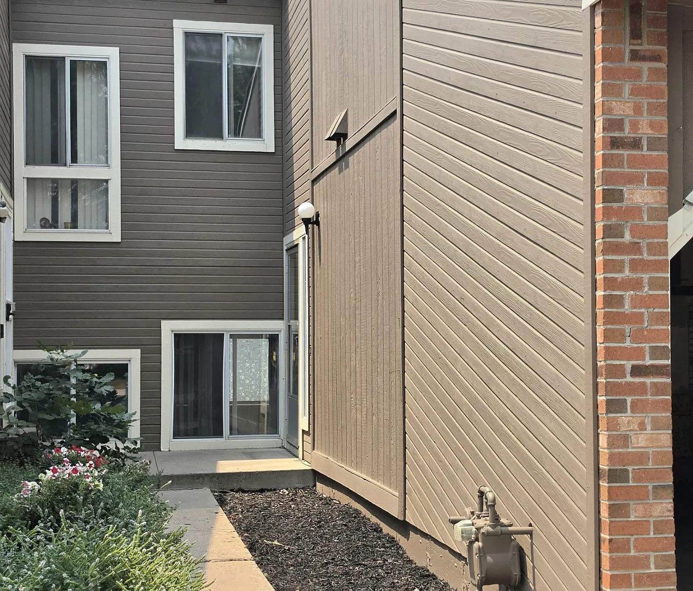 2 bed, 1600 sqft, $2,400 — Photo 2