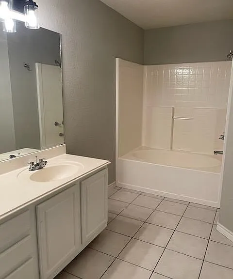 5920 Travis — Photo 11