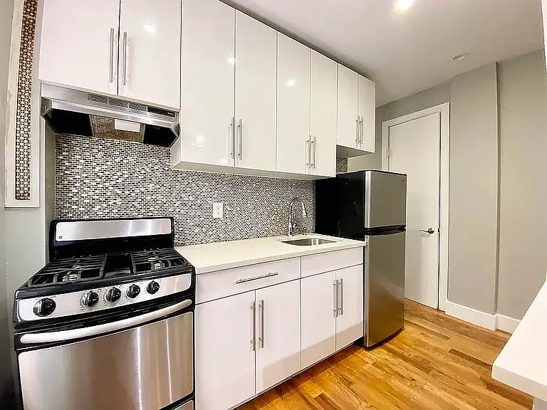 235 W 146th St #2L — Photo 1