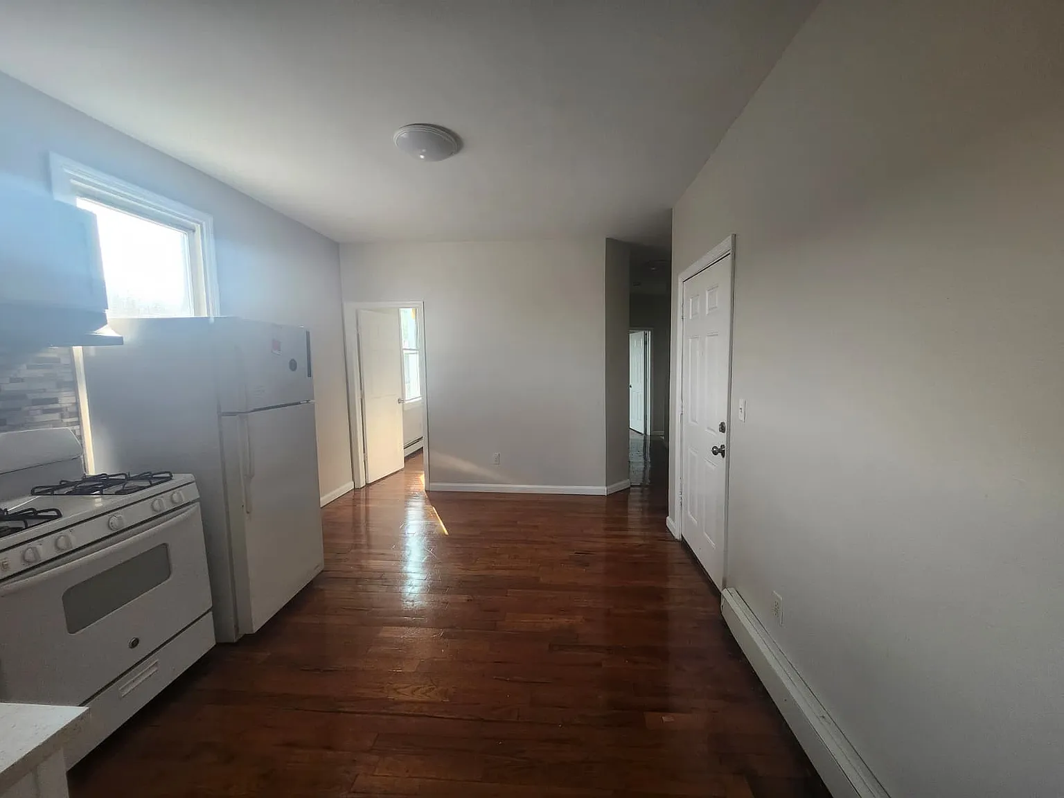 311 S 6th St — Photo 3