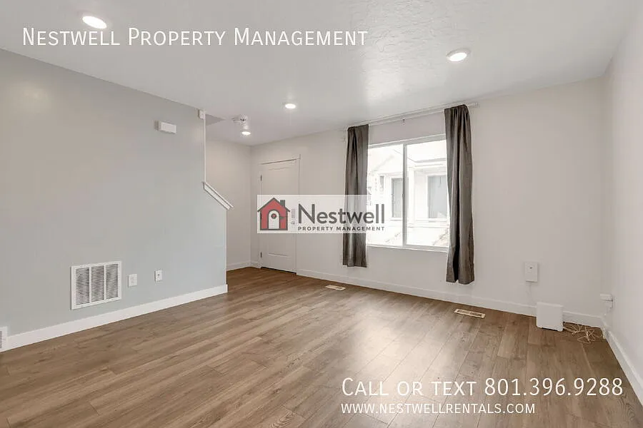 Lovely 3-bed Townhouse in Magna community! — Photo 4
