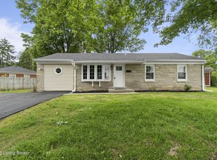 1308 Whirlaway Dr, Lyndon, KY 40242