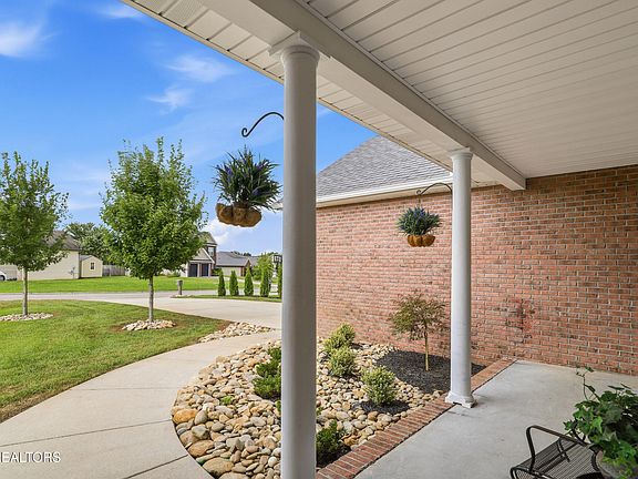 3rd image of 210 Barberry Ct
