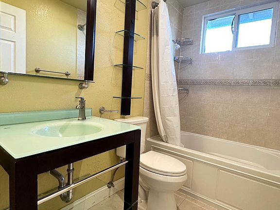 5th image of 435 Thames Park Ct