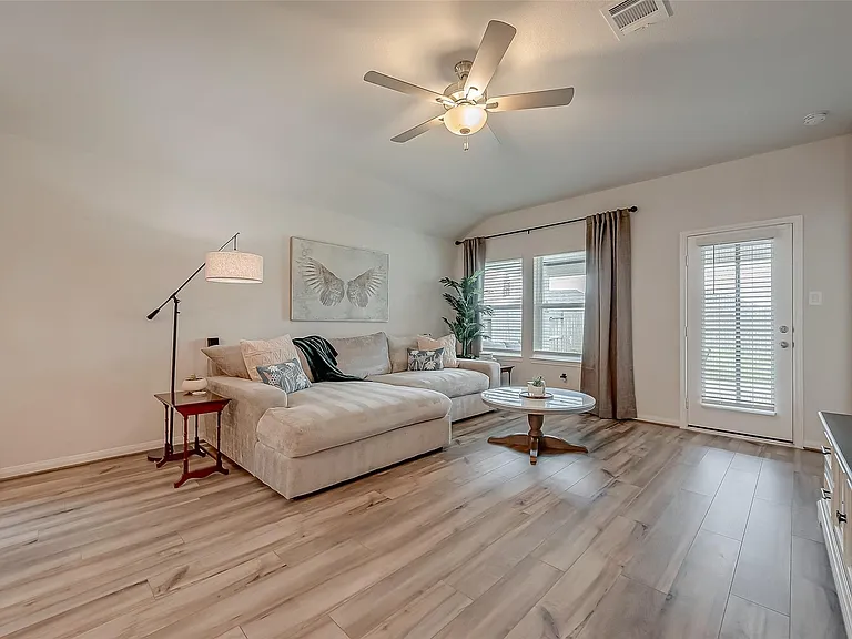2114 Cherryvale Dr — Photo 4
