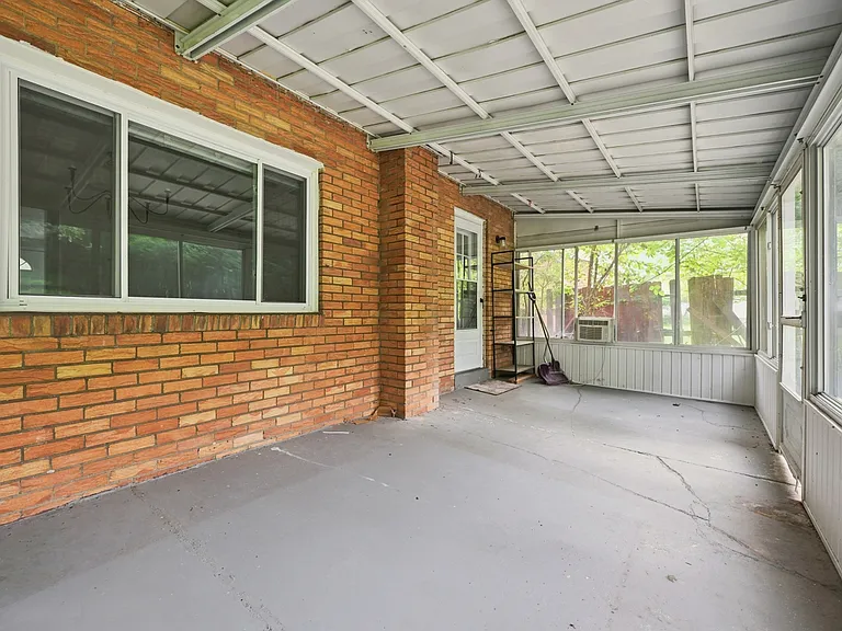 56 Pointview Rd — Photo 33