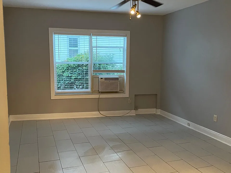 2851 Sheridan Ave #208