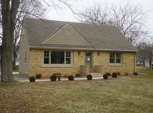 617 Green Bay Rd, Thiensville, WI 53092