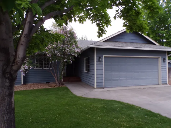 2735 NW 15th St, Redmond, OR 97756