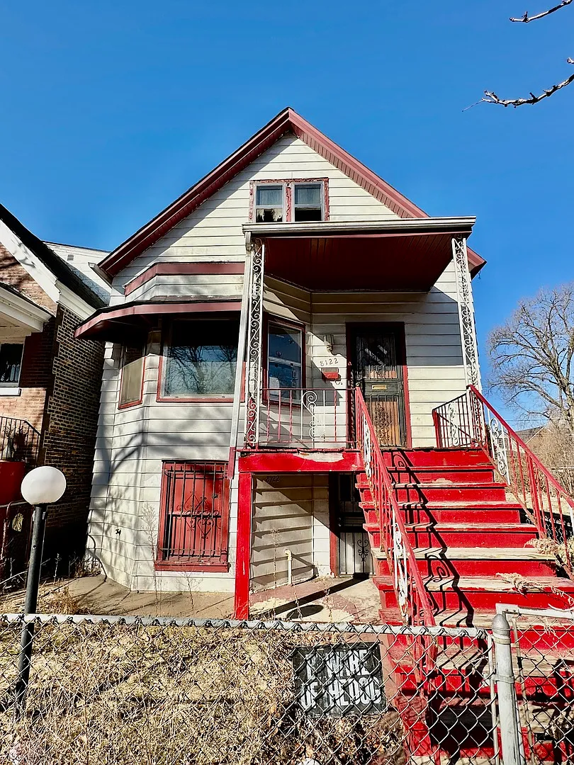 8122 S Escanaba Ave photo 1