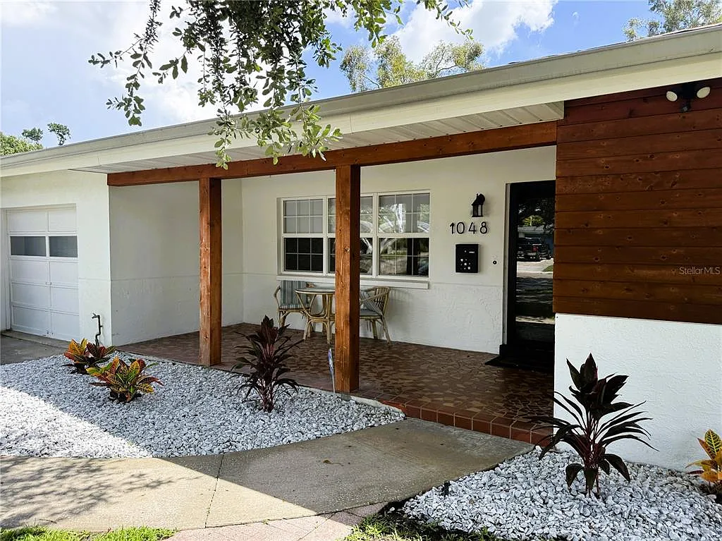 3 bed, 2.0 bath, 1762 sqft, $2,900 — Photo 2