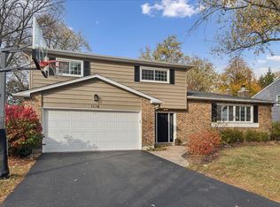 1116 Montgomery Dr, Deerfield, IL 60015