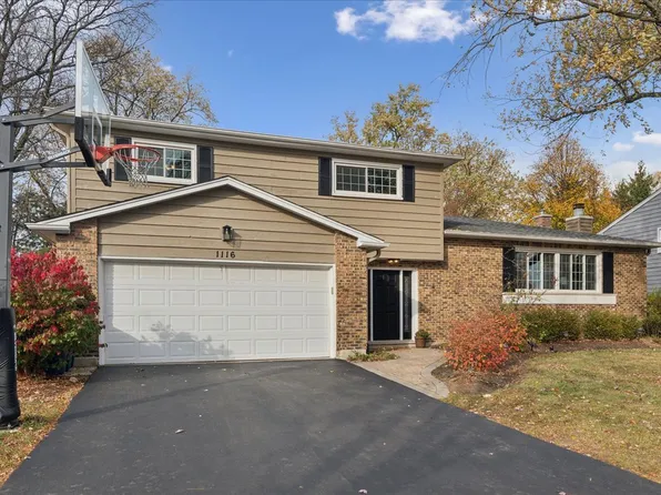1116 Montgomery Dr, Deerfield, IL 60015