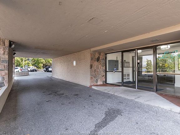 3rd image of 111 Riverside Dr E #508