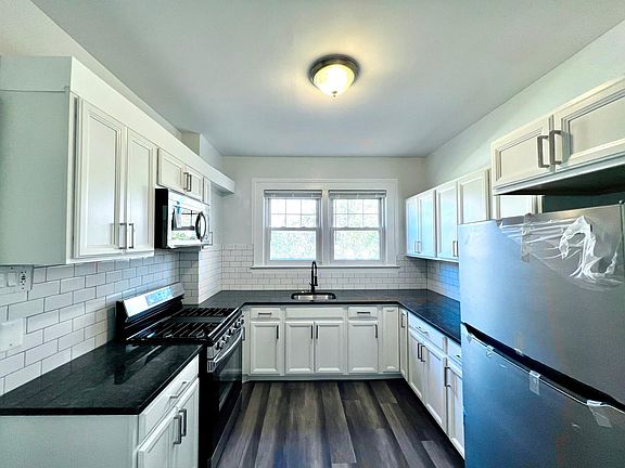 3rd image of 16 Bellair Pl Floor 2